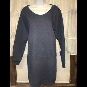 Four long sweatshirts 2XL. Green, pink, red, gray.